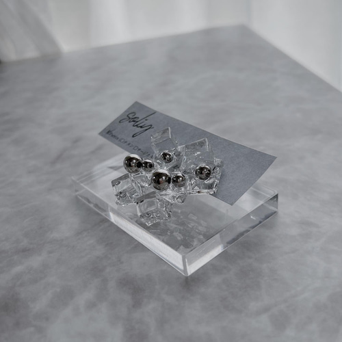 氷ピアス レジンパーツとシルバービーズのクリアピアス 大ぶり