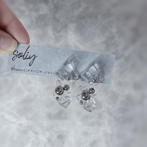 氷ピアス レジンパーツとシルバービーズのクリアピアス 大ぶり