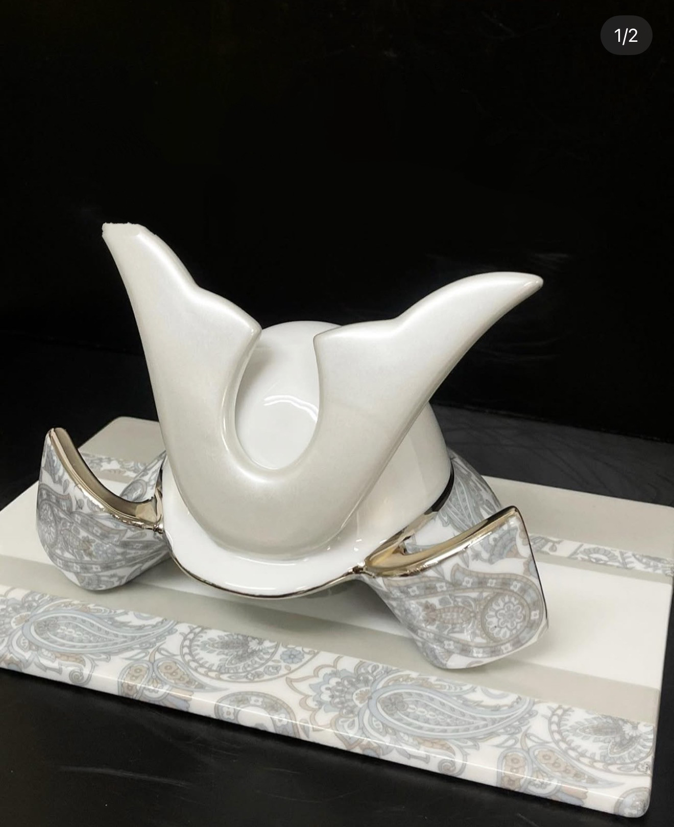 【フルオーダー•受注発注】　兜＆台座セット　ペイズリー柄（家紋・名入れも可能）