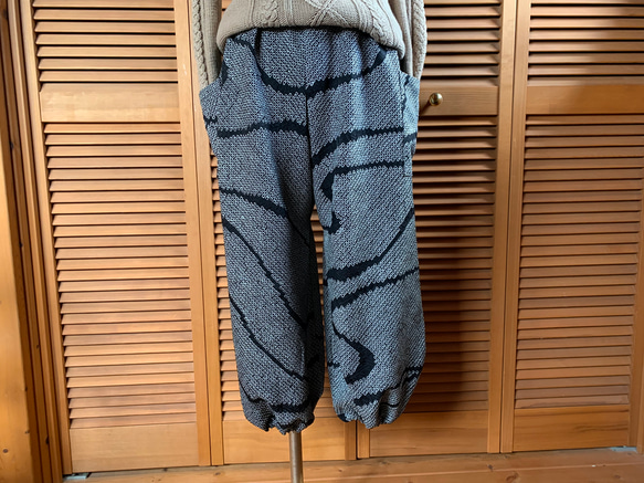 絞りの羽織から　もんぺパンツ　総丈８６ｃｍ　着物リメイク 1枚目の画像