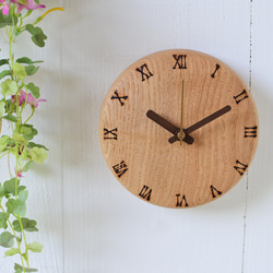 栗の木の丸時計150φ 置時計兼用タイプ　クリヤー仕上げ　ローマ数字ⅠⅡⅢ 2枚目の画像