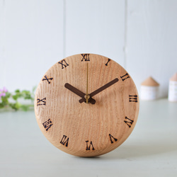 栗の木の丸時計150φ 置時計兼用タイプ　クリヤー仕上げ　ローマ数字ⅠⅡⅢ 1枚目の画像