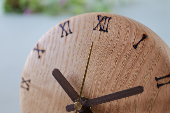 栗の木の丸時計150φ 置時計兼用タイプ　クリヤー仕上げ　ローマ数字ⅠⅡⅢ 6枚目の画像