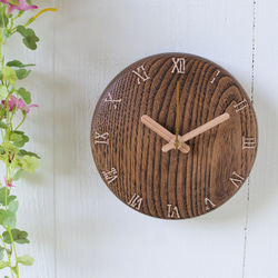 栗の木の丸時計150φ 置時計兼用タイプ　ダークブラウン仕上げ　ローマ数字ⅠⅡⅢ 2枚目の画像