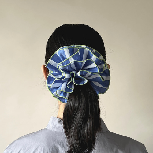 フリルが可愛いビッグシュシュ シュシュ The Almond Shop 通販