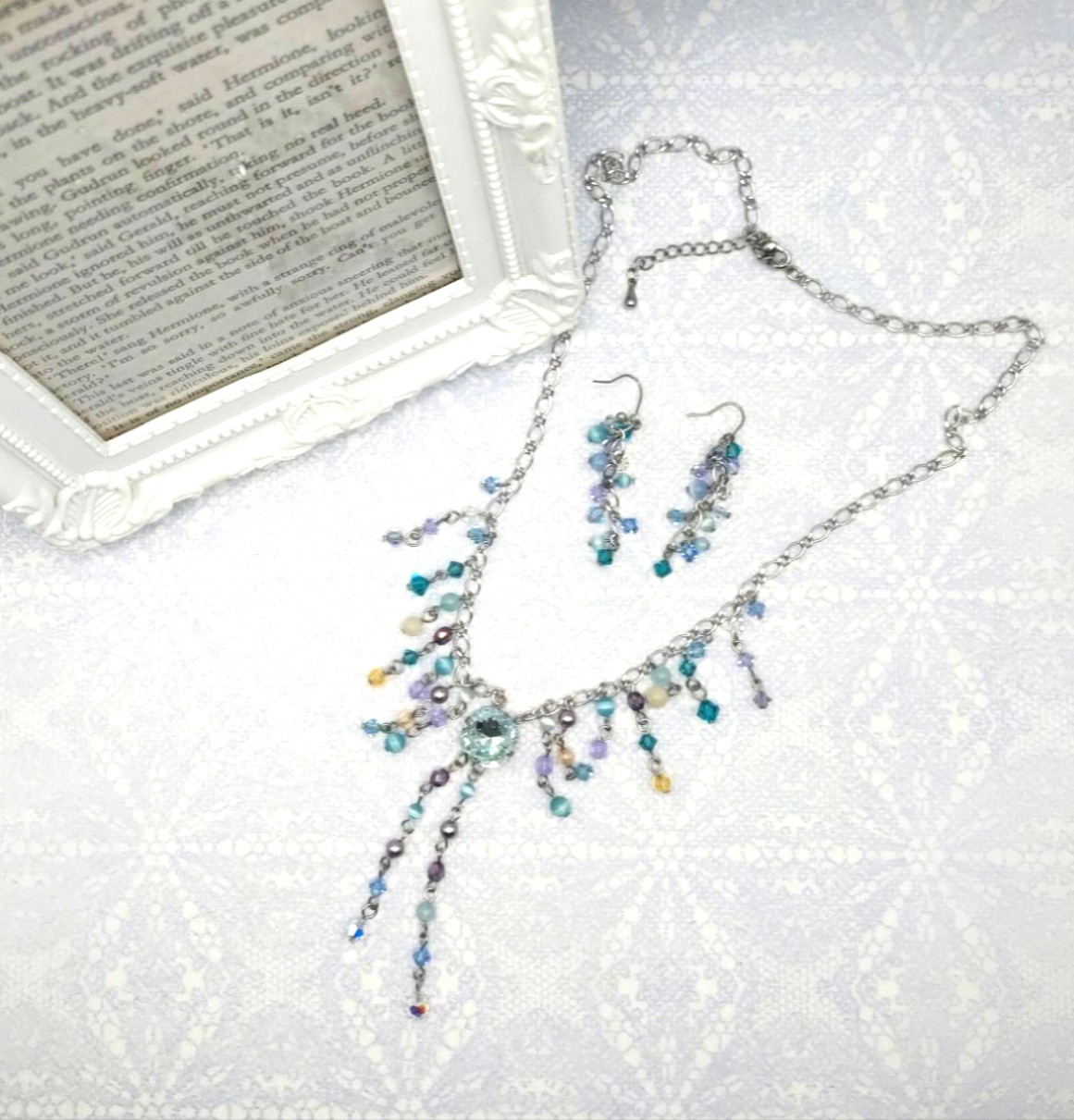 浜辺のネックレスと耳飾り