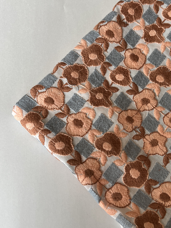 ぎっしりレトロフラワー 刺繍生地 布 はぎれ 生地 paruphan 通販