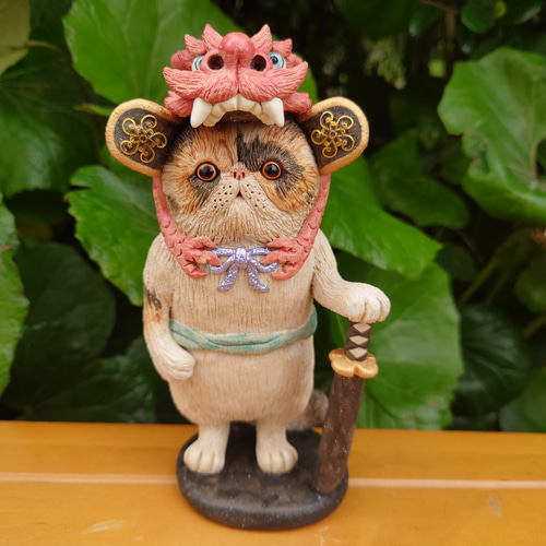 武士の兜をかぶった猫のぬいぐるみ 楽天市場】【N555】ぬいぐるみ ラスカルS 五月人形 兜 かわいい