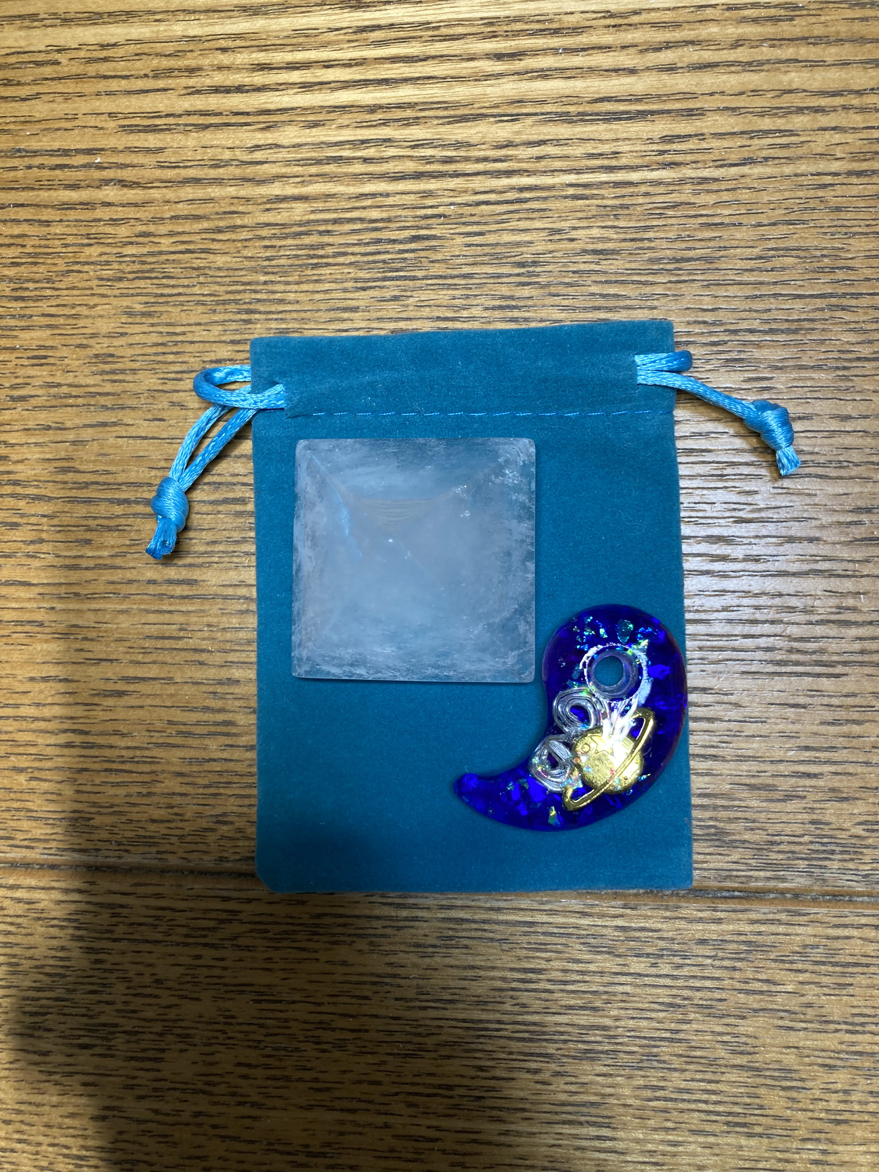 勾玉ペンダント