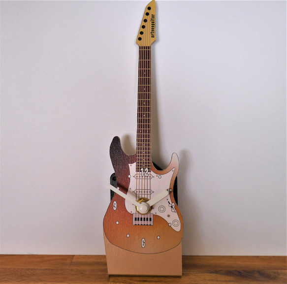 【ギター置き時計】ミニチュア・ストラトキャスターギターの時計 4枚目の画像