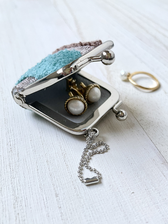 がま口チャーム・ミニジュエリーケース(　field of flowerミナペルホネンデザインfor check&str) 5枚目の画像