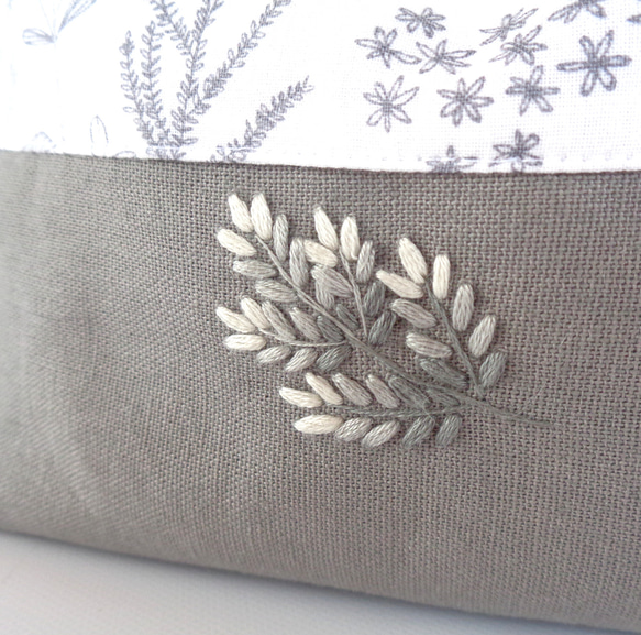 植物刺繍のモノトーン巾着 4枚目の画像