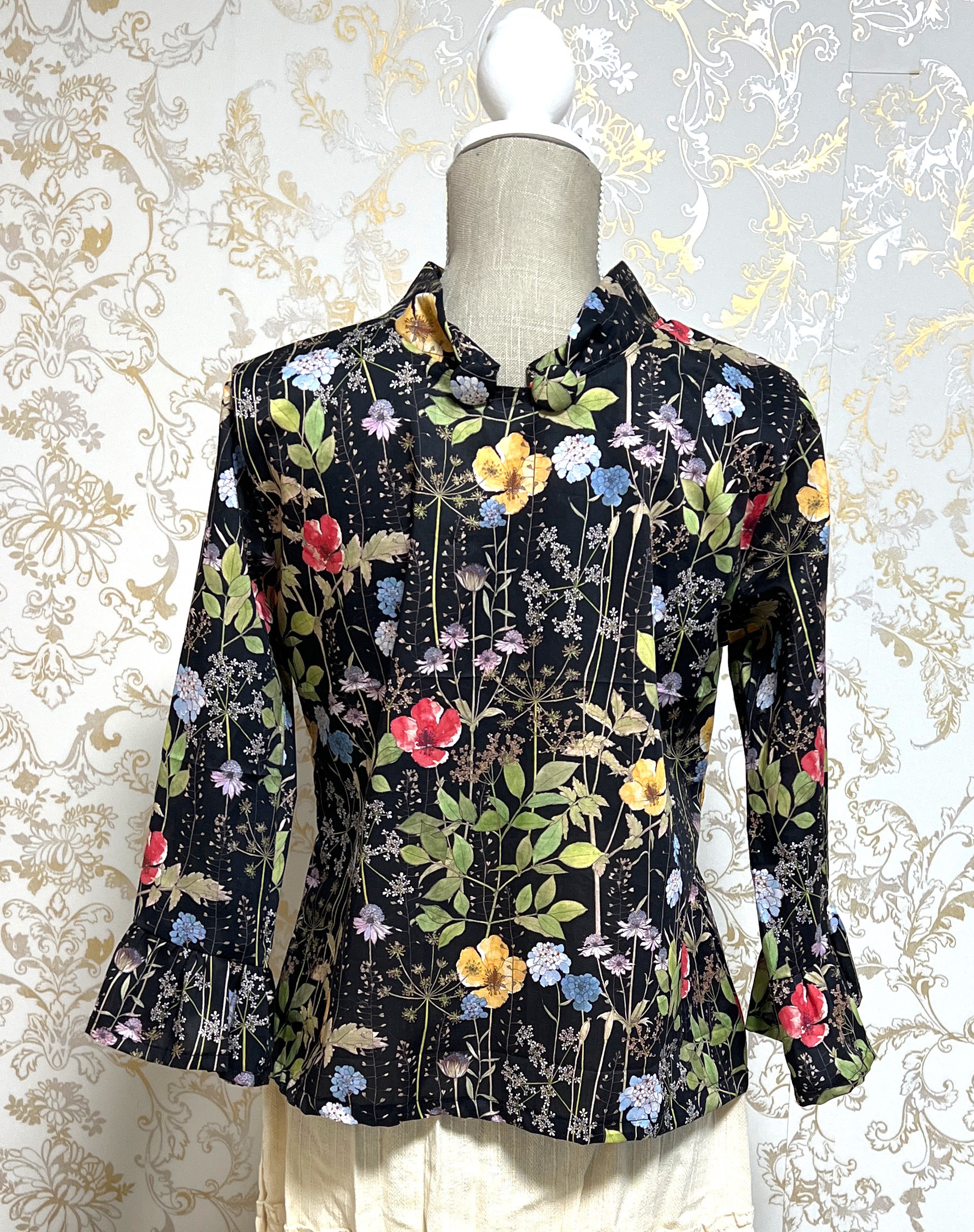 リバティ ブラウス＊花柄ブラック＊フェミニン