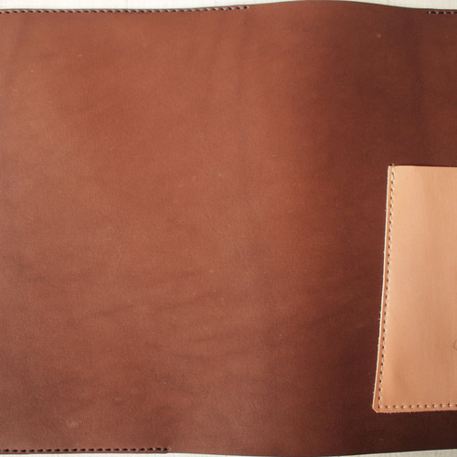 難・チョコレート色ヌメ革A5 『木彫り熊』型押しぽっけ ブック・ノート