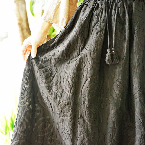 完売】リバースアップリケ・フレアスカート（NK23-014-black） フレア  