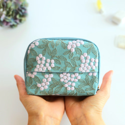 ぷくまる刺繍のコロンとマチつきティッシュポーチ│ターコイズ【紫陽花】母の日 7枚目の画像
