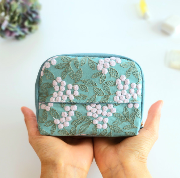 ぷくまる刺繍のコロンとマチつきティッシュポーチ│ターコイズ【紫陽花】母の日 7枚目の画像