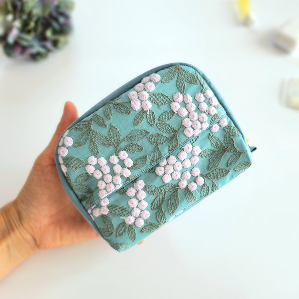 ぷくまる刺繍のコロンとマチつきティッシュポーチ│ターコイズ【紫陽花】母の日 3枚目の画像