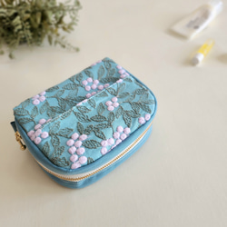 ぷくまる刺繍のコロンとマチつきティッシュポーチ│ターコイズ【紫陽花】母の日 4枚目の画像