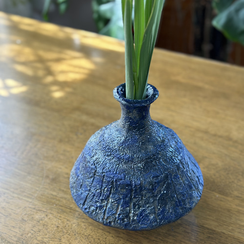 夏色の涼しげなブルーが美しい陶器の花瓶 一輪挿し・花瓶・花器 やよい