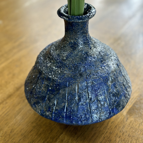 夏色の涼しげなブルーが美しい陶器の花瓶 一輪挿し・花瓶・花器