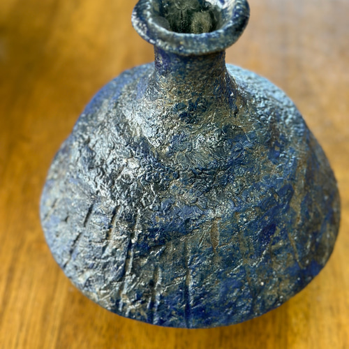 Miguel 青い陶器の花瓶 中型 Miguel 青い陶器の花瓶 中型 夏色の涼しげなブルーが美しい陶器の