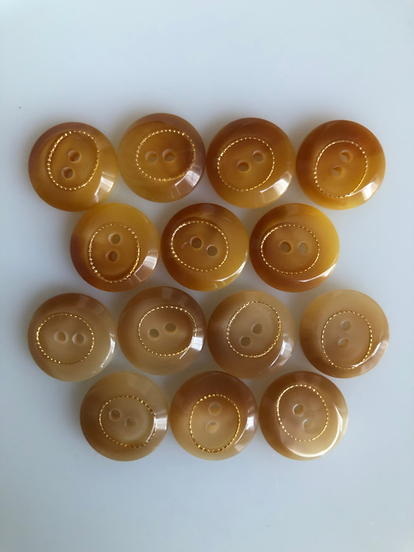 アンティーク ボタン 7個　ビンテージ 昭和 レトロ 個性的 ハンドメイド素材 日本製 ポップ アクセ ベージュ 4枚目の画像