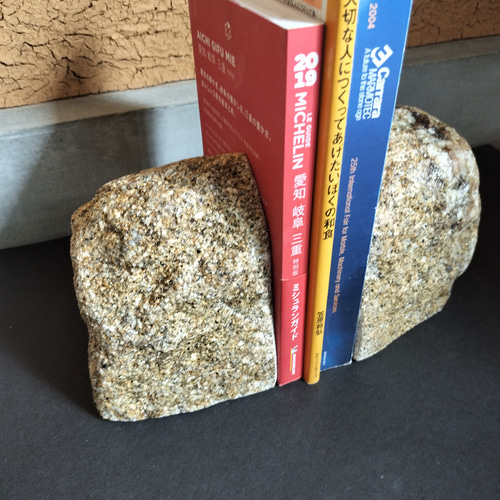 錆石(玄武岩) ブックエンド 庵治錆石 ブックエンド | ohakakiwame