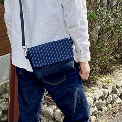ママ✽デニムリメイク✽ボストン型ショルダーバッグ✽Mサイズ[ハンドメイド] ハンドメイド ボストンバッグ ショルダーバッグ【デニム
