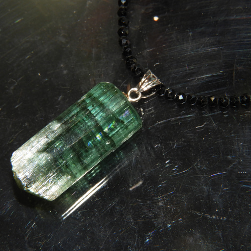 美しい結晶をそのまま！10月の誕生石！グリーントルマリンの  