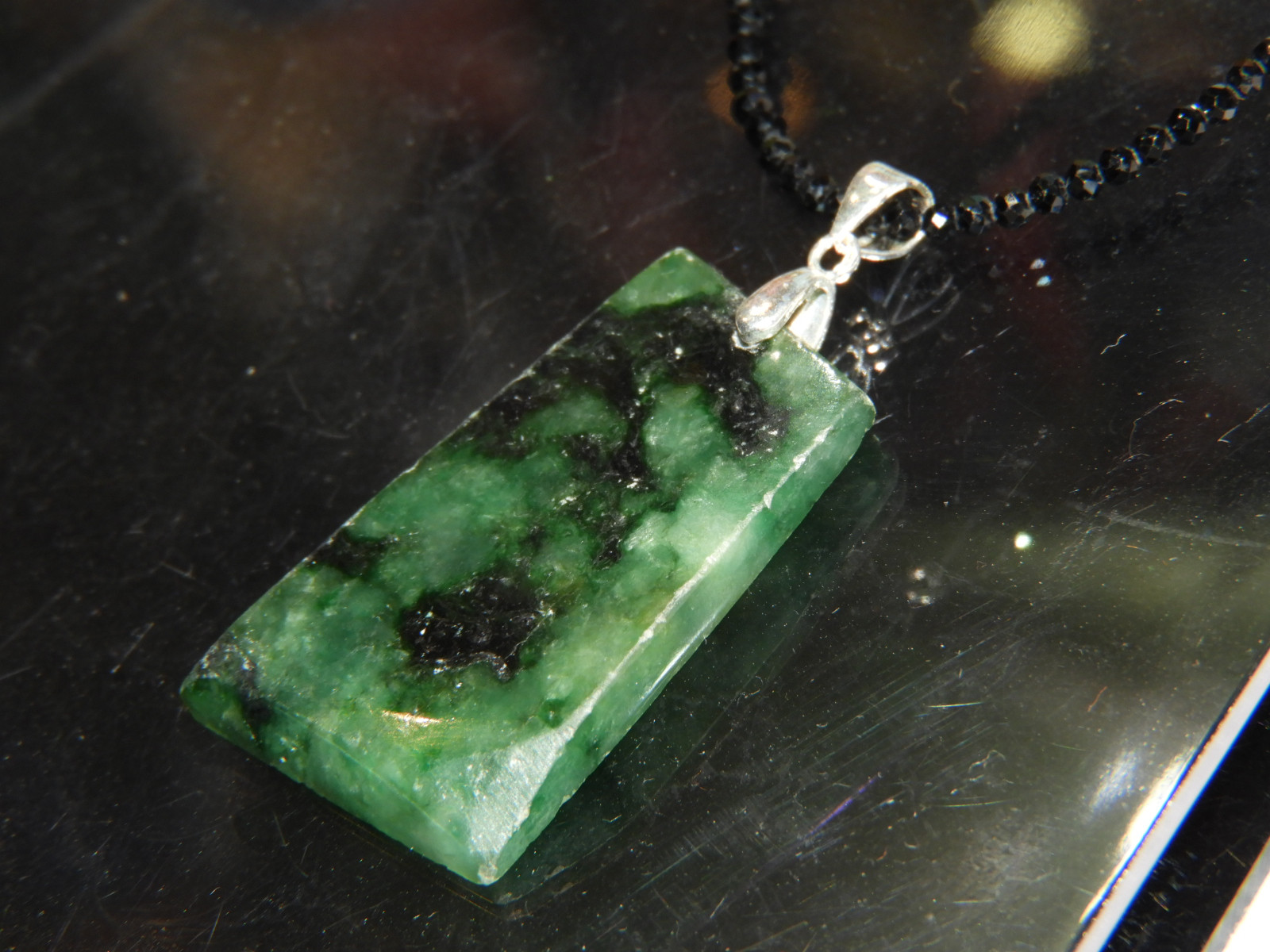 オススメ！濃いミャンマー産ナチュラルジェイド！ヒスイのペンダントトップ！メイドインジャパン！　天然石　１１