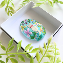 ねこと草花の刺繍ブローチ【Botanical】 4枚目の画像