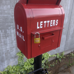 可愛らしい赤いポスト  アンティーク ポストと立水栓  表札 自立式ポスト  #宅配ボックス  #アメリカンポスト 12枚目の画像