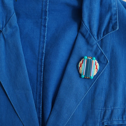 とても軽いおゃべりなブローチ21 ビーズ刺繍のブローチ　ブルー　ストライプ 5枚目の画像