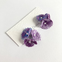 糸の花咲くピアス　パープル　紫陽花　ニャンドゥティ　 2枚目の画像