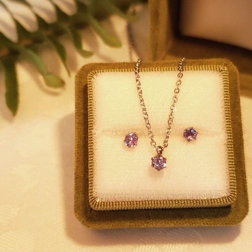 40%OFF 3mm カラーチェンジ アレキサンドライト 合成石 イヤリング可  