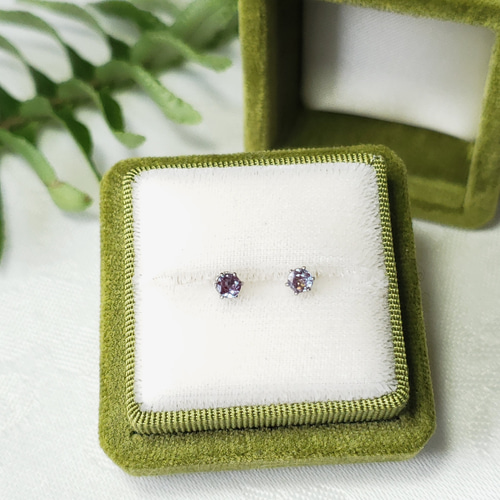 アレキサンドライト カラーチェンジ 合成石 4mm ピアス