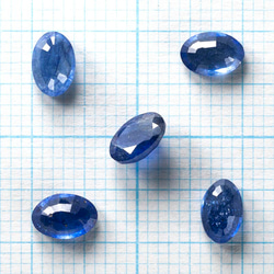 1粒売り　宝石質ブルーサファイアAAA-　ルース　オーバルファセットカット6×4mm 3枚目の画像