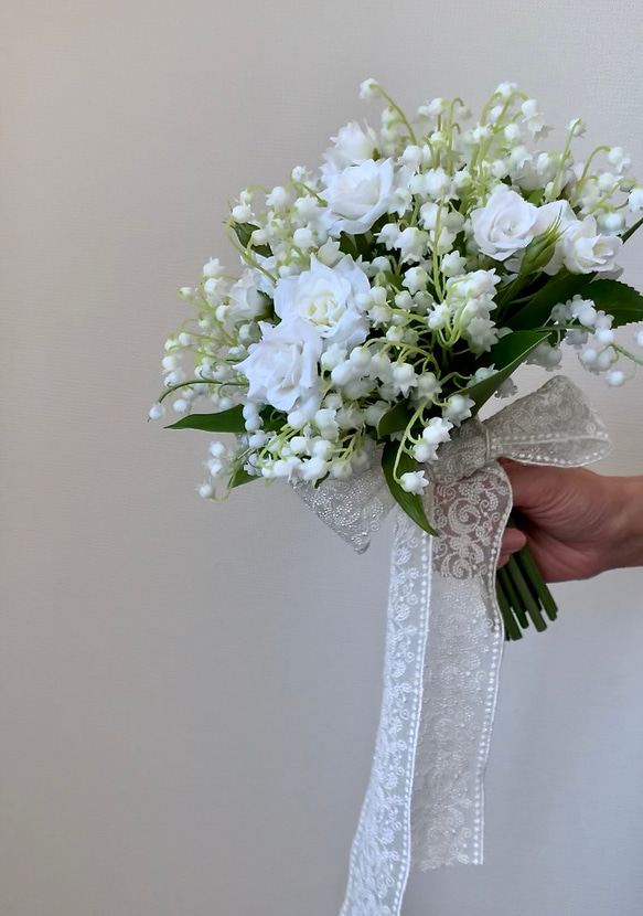 リボンが選べる　清楚なすずらんとミニバラのウエディングブーケ..ブートニア付 スズランのお花 ミニバラ