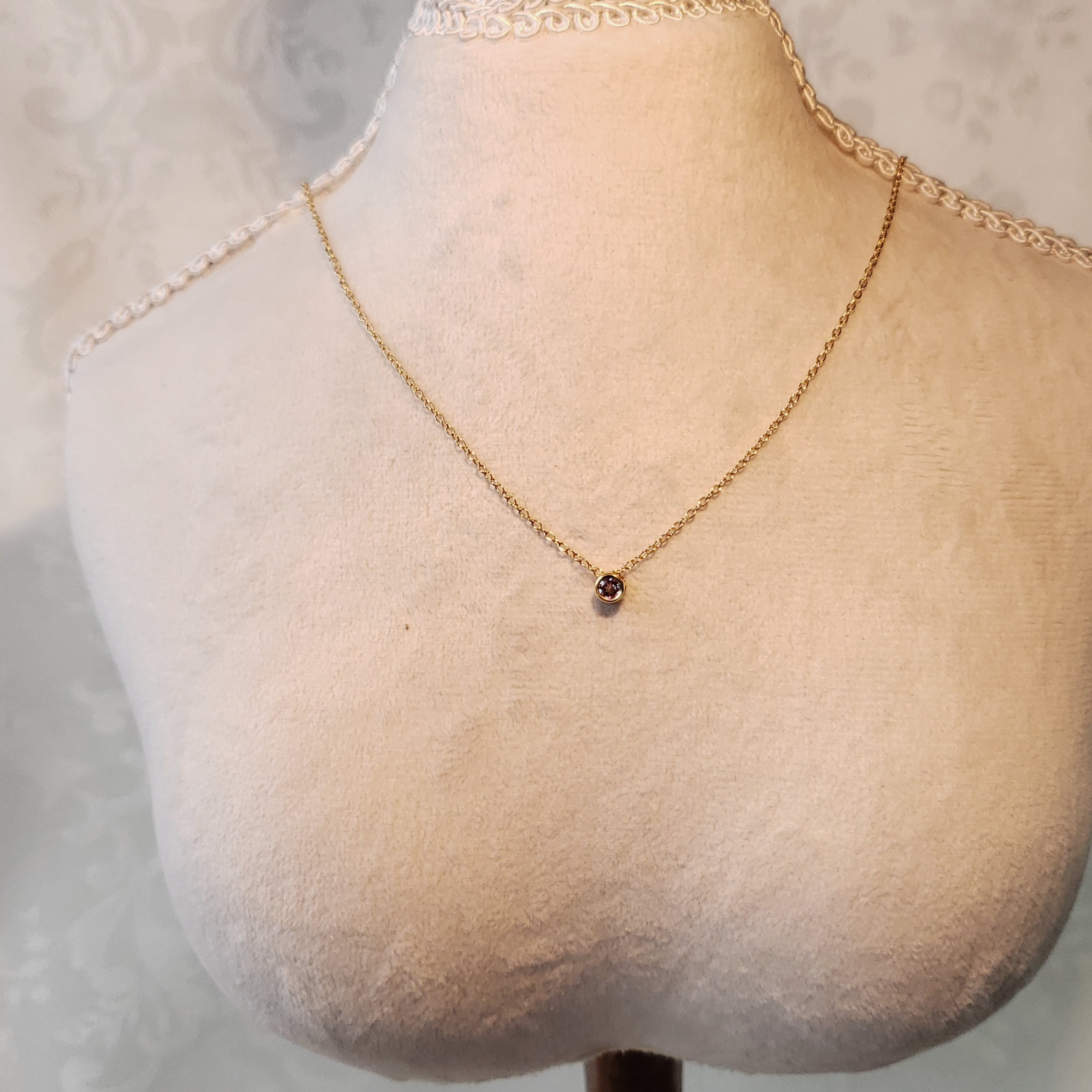 小さな　ベゼルネックレスセット 3mm　カラーチェンジ　アレキサンドライト　合成石　14Kgf