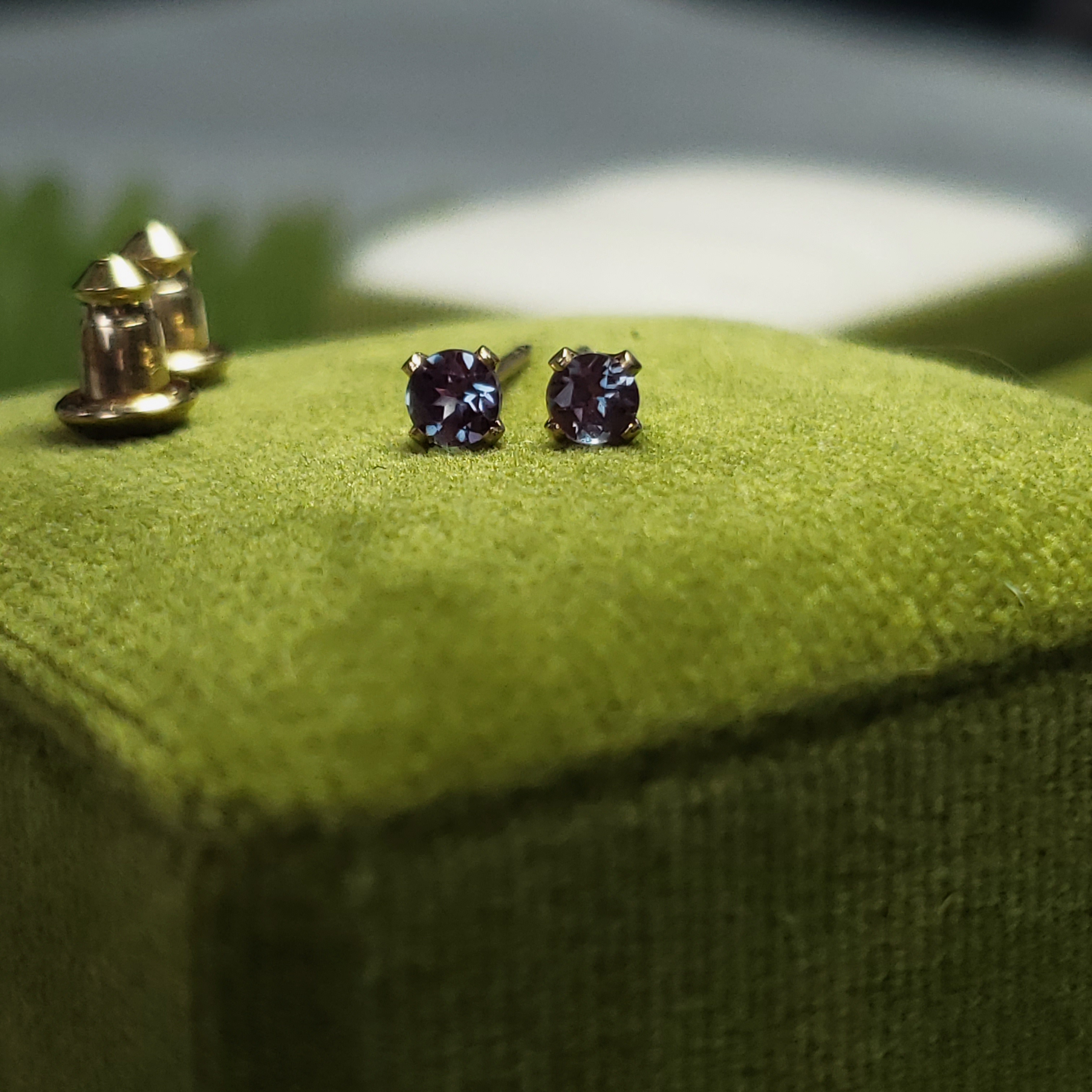 小さな　ベゼルネックレスセット 3mm　カラーチェンジ　アレキサンドライト　合成石　14Kgf