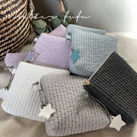 数量限定★ころんと可愛い小さめポーチ　刺繍入り　使いやすいコンパクトポーチ ヌビポーチ リップなど小さなコスメポーチに！ 1枚目の画像