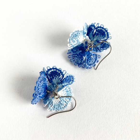 糸の花咲くピアス　ブルー　紫陽花　ニャンドゥティ 15枚目の画像