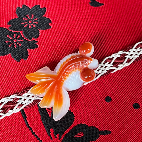 美麗天然石】紅縞瑪瑙(ｱｹﾞｰﾄ)✤金魚(ﾃﾞﾒｷﾝ)の帯留め✤専用Box