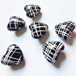 【4個】縦穴  ハート型　チェック柄　パーツ　ハンドメイド　ビーズ　材料　DIY 6枚目の画像