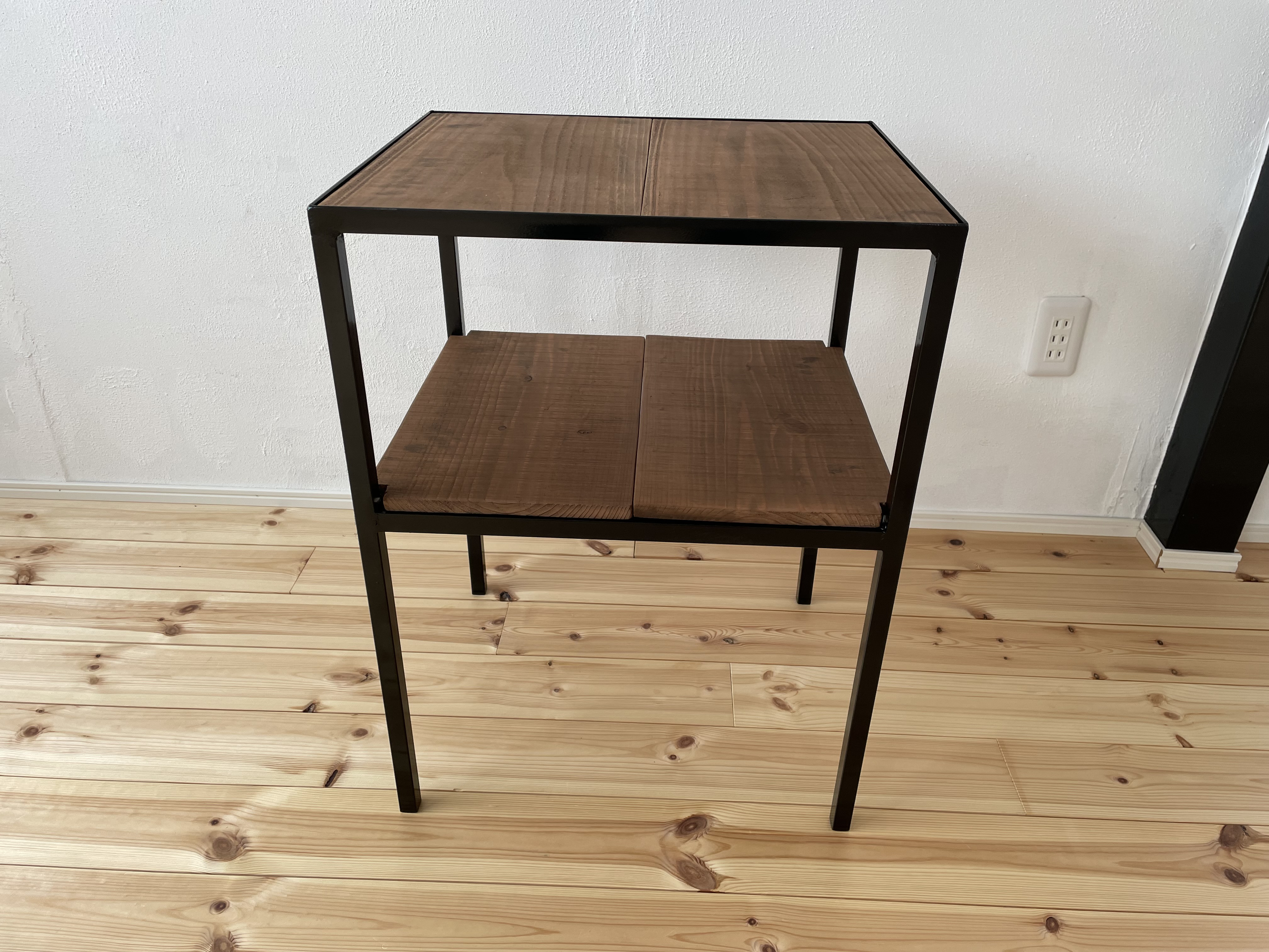 サイドテーブル