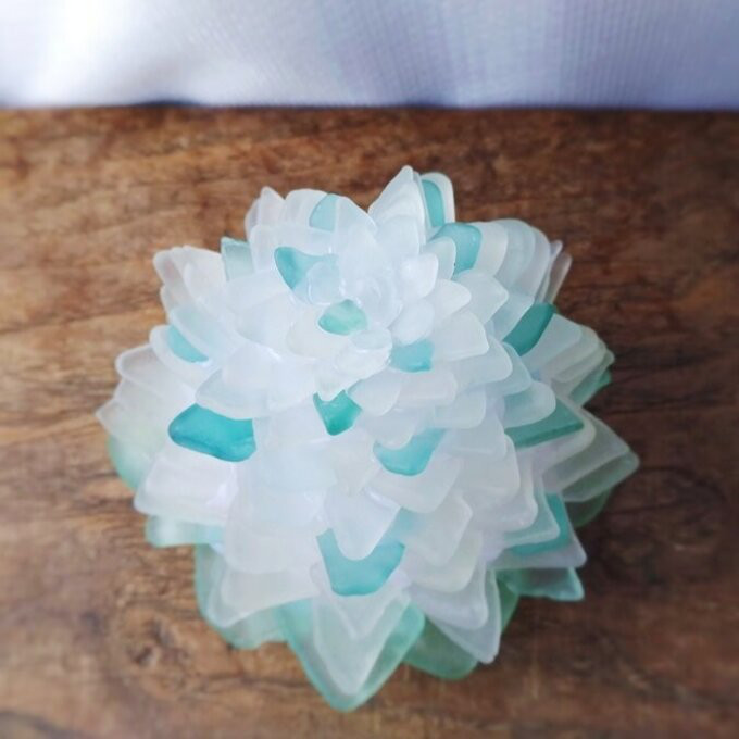 【オーダー】シーグラスのお花のランプシェード ホワイト＆ブルーグリーン×ライトグリーン 木の芽月（このめづき）【海灯花】