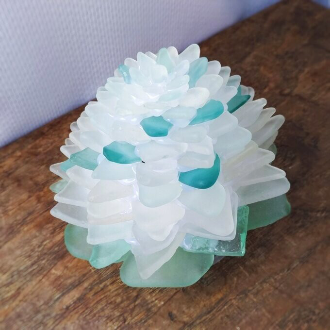 【オーダー】シーグラスのお花のランプシェード ホワイト＆ブルーグリーン×ライトグリーン 木の芽月（このめづき）【海灯花】