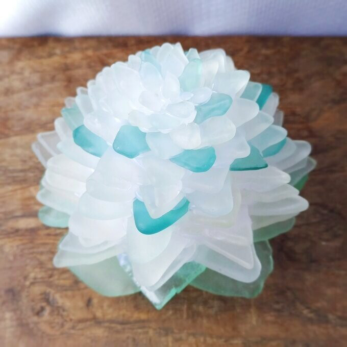 【オーダー】シーグラスのお花のランプシェード ホワイト＆ブルーグリーン×ライトグリーン 木の芽月（このめづき）【海灯花】