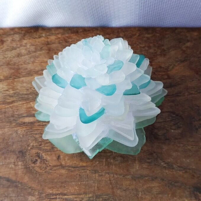 【オーダー】シーグラスのお花のランプシェード ホワイト＆ブルーグリーン×ライトグリーン 木の芽月（このめづき）【海灯花】